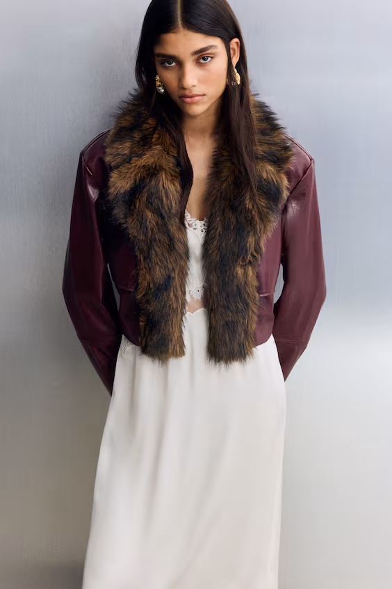 Короткое покрытое пальто