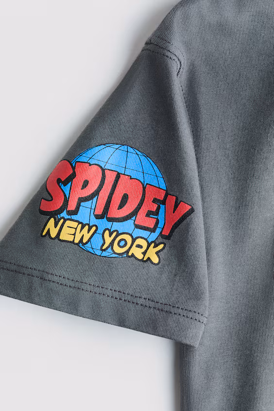 Футболка с принтом и свободным кроем