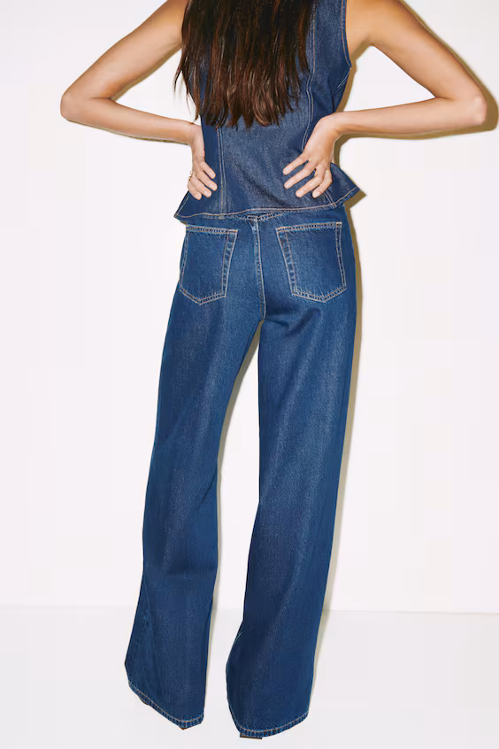 Широкие джинсы высокой посадки в темно-синем дениме