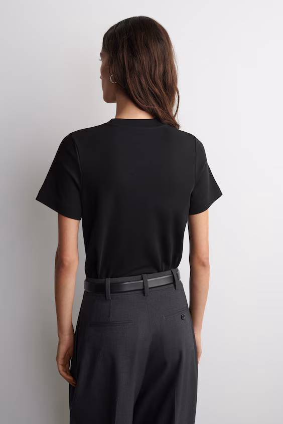 Футболка с облегающим силуэтом