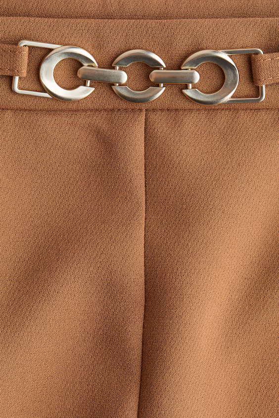 Карандашная юбка с металлическим украшением