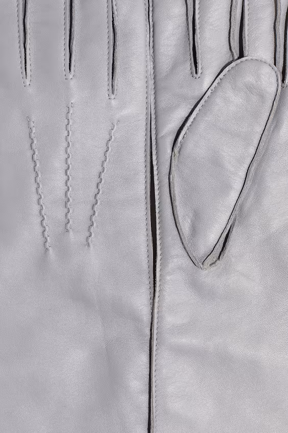 Длинные кожаные перчатки