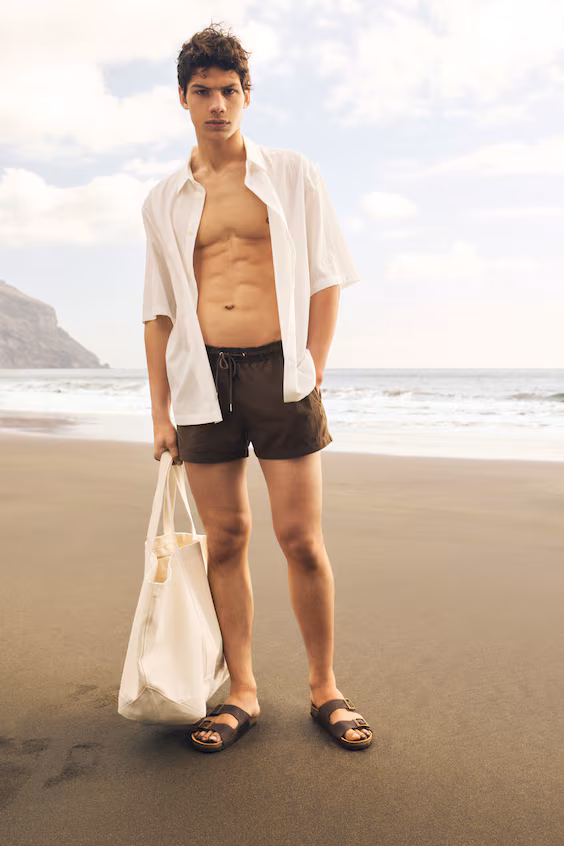 Плавки с вышитым узором