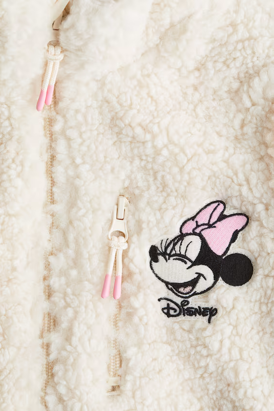 Плюшевое пальто с аппликациями