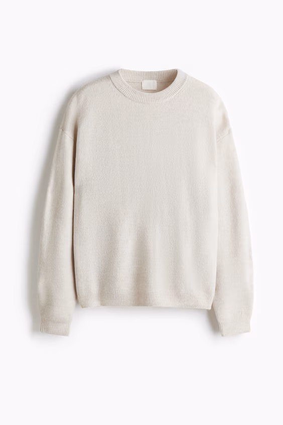 Свитер из легкой ткани