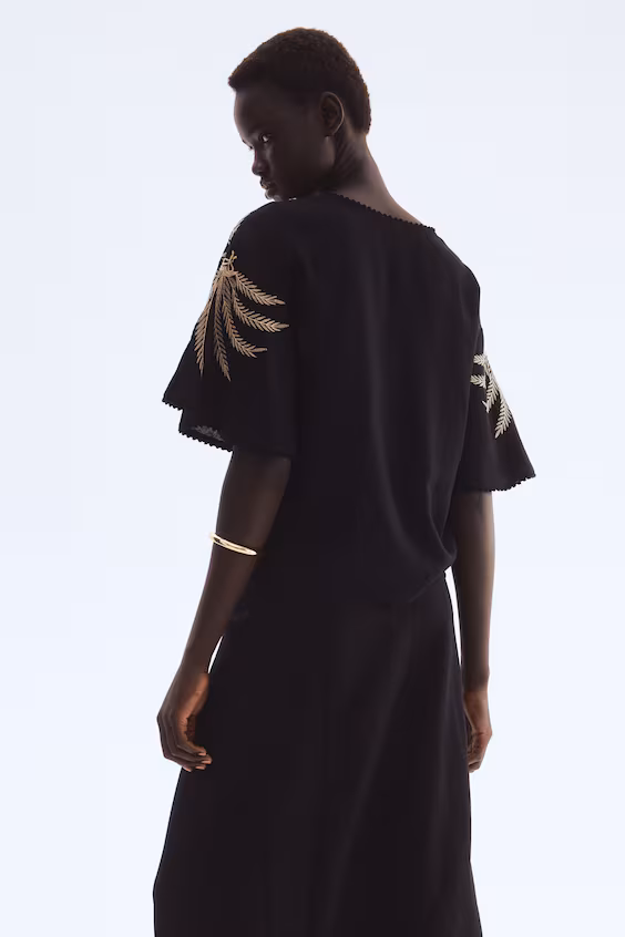 Топ с вышивкой