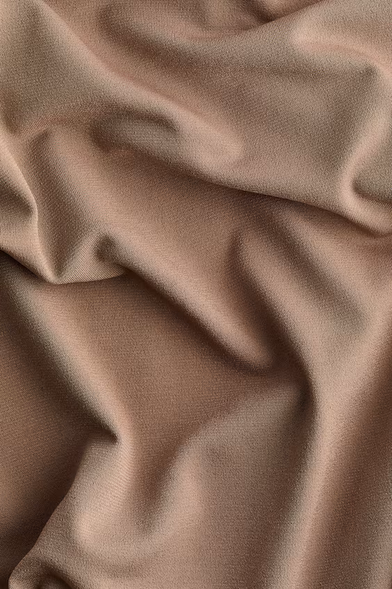 Свитер с высоким воротом и одним рукавом