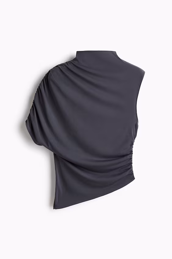 Свитер с высоким воротом и одним рукавом