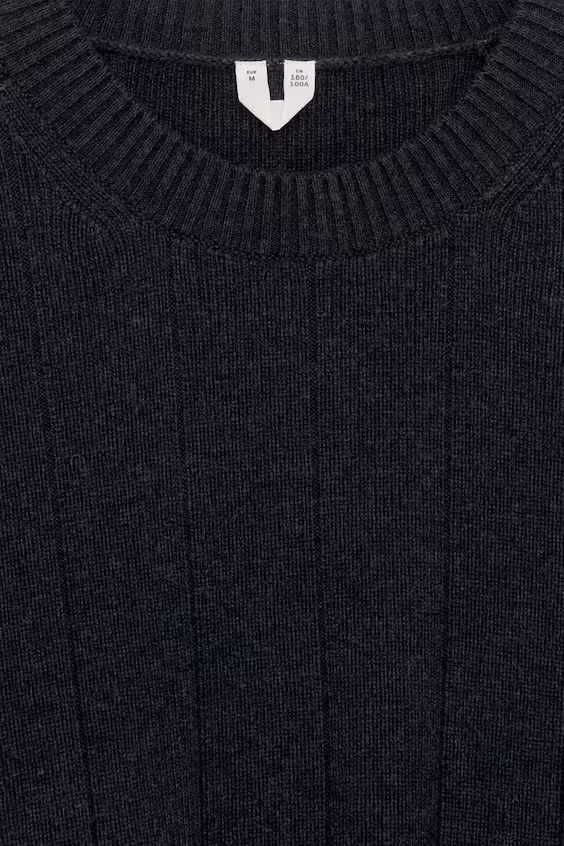 Свитер из шерсти ягненка с круглым вырезом