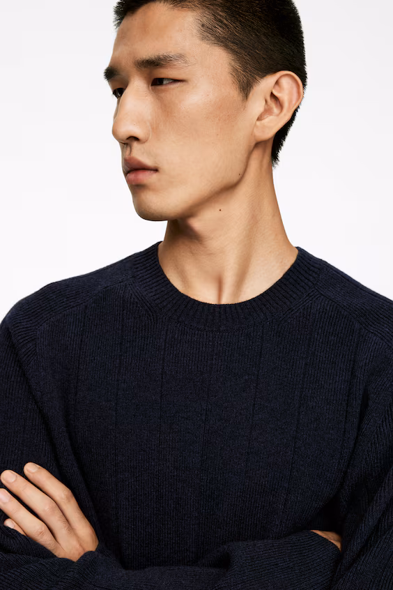 Свитер из шерсти ягненка с круглым вырезом