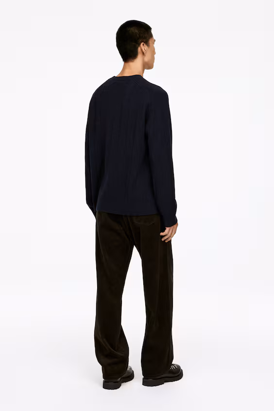 Свитер из шерсти ягненка с круглым вырезом