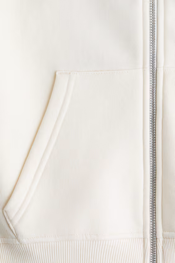 Пальто с капюшоном и вышитым узором