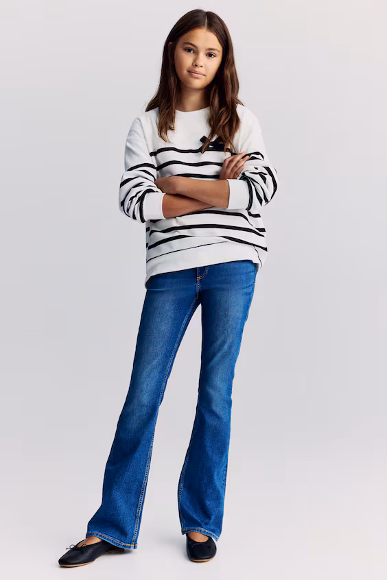 Джинсы с широкими штанинами низкой посадки