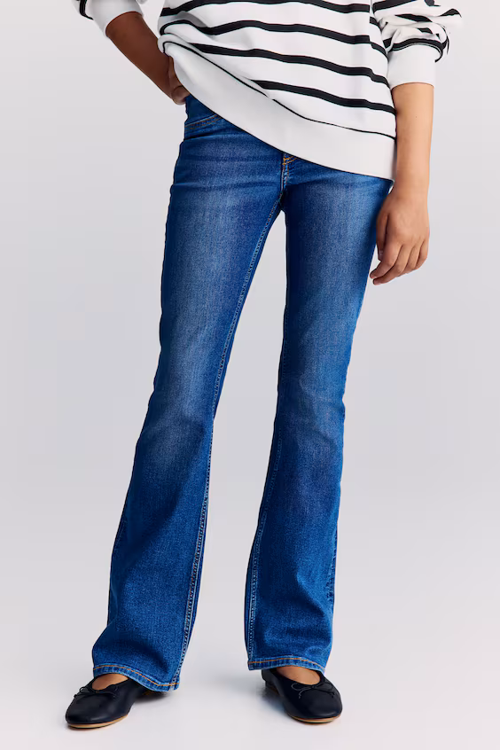 Джинсы с широкими штанинами низкой посадки