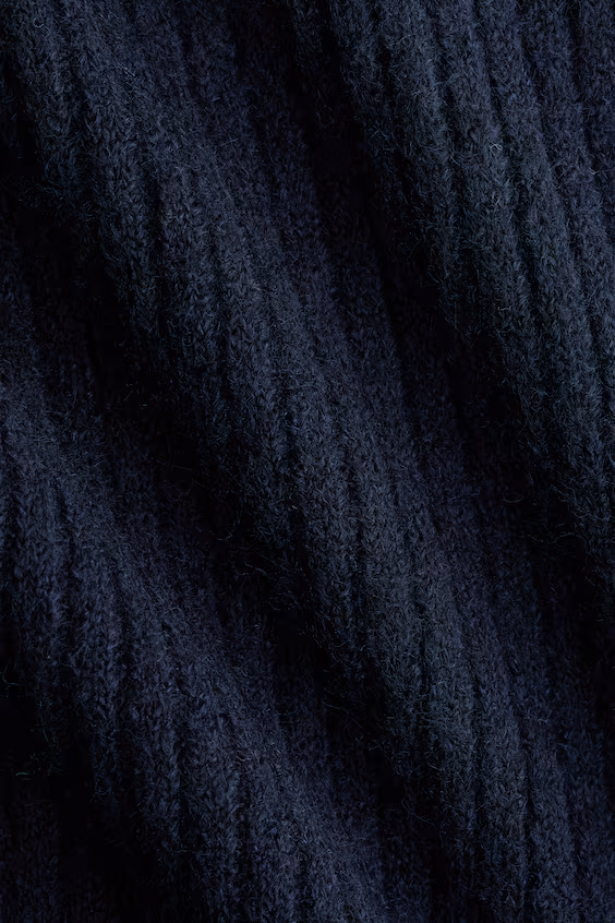 Платье с открытыми плечами из рубчиковой ткани