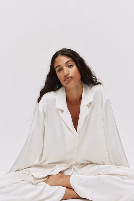 Пижамная рубашка из украшенного атласа