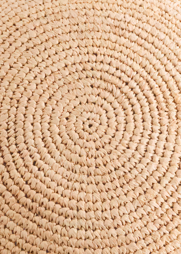 Соломенная вязаная шляпа