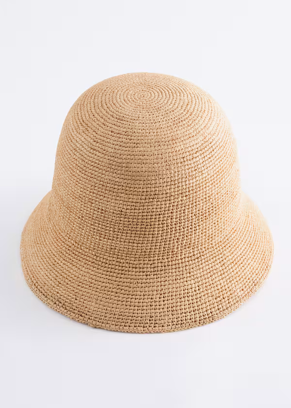 Соломенная вязаная шляпа