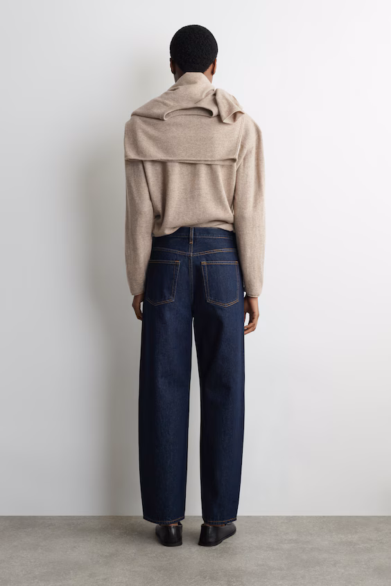 Джинсы скроенные по фигуре arch