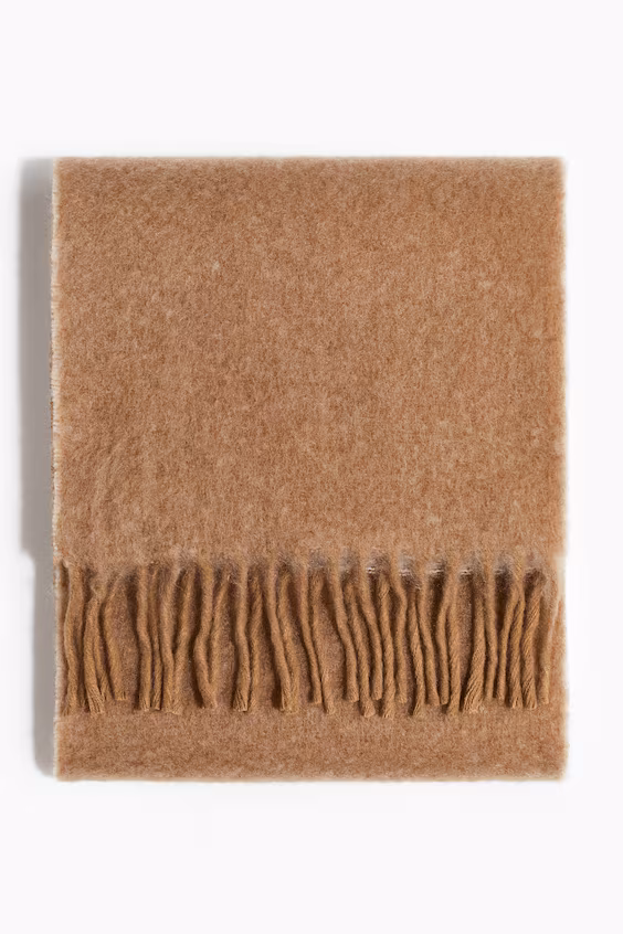 Шарф из легкой ткани