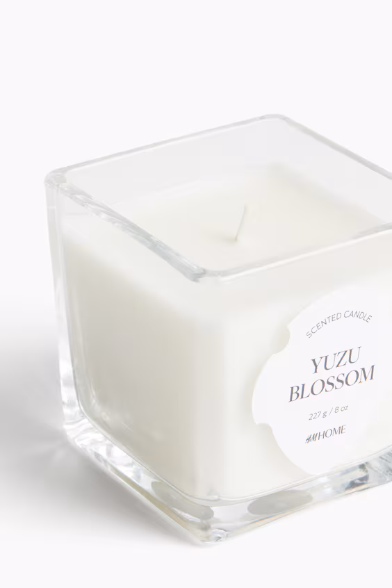 Ароматическая свеча в стеклянном контейнере