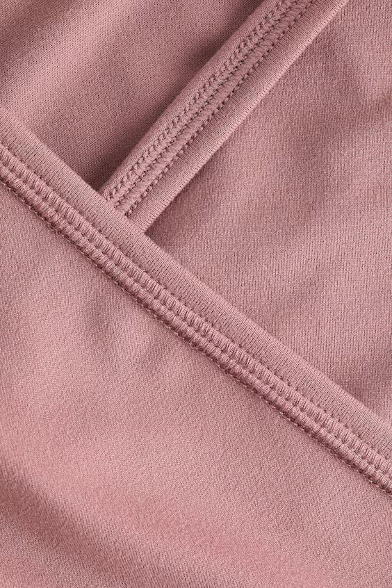 Беременность. короткий свитер с контрастной отделкой