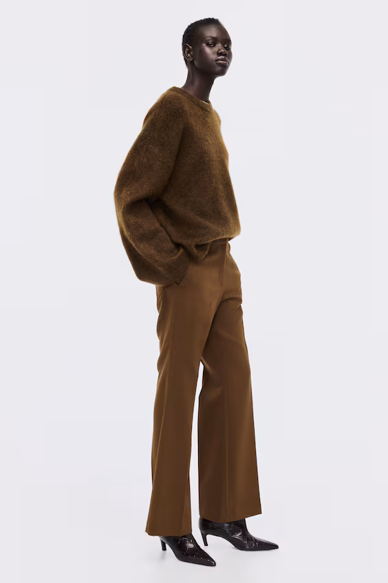 Брюки классического стиля с расклешенным низом