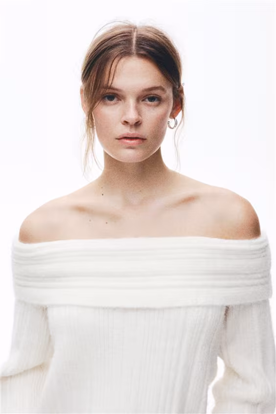 Свитер с обнаженными плечами