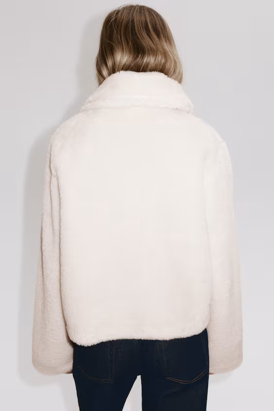 Куртка из мехового материала