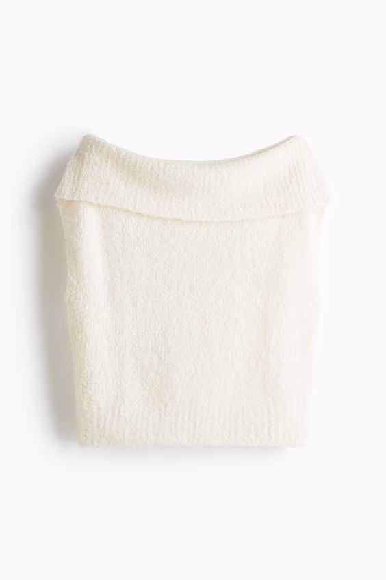 Свитер с лодочкой из мягкой ткани