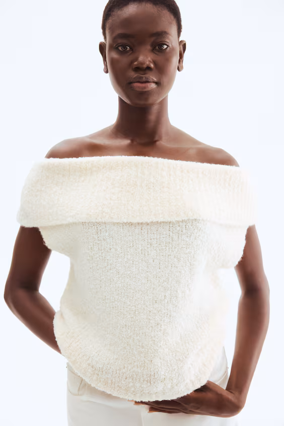 Свитер с лодочкой из мягкой ткани