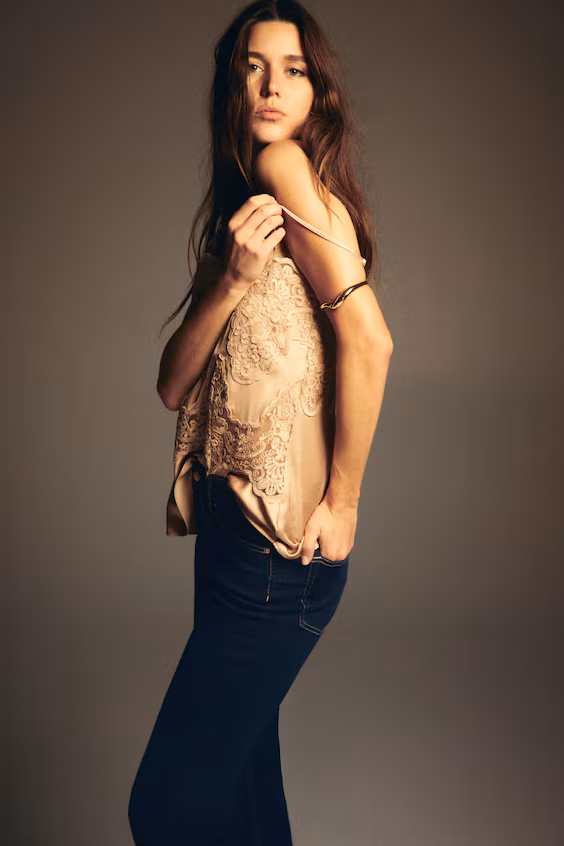 Расклешенные джинсы с высокой талией