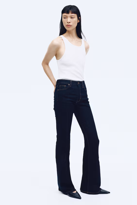 Расклешенные джинсы с высокой талией