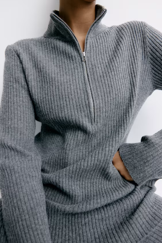 Свитер из рубчикового трикотажа с молнией