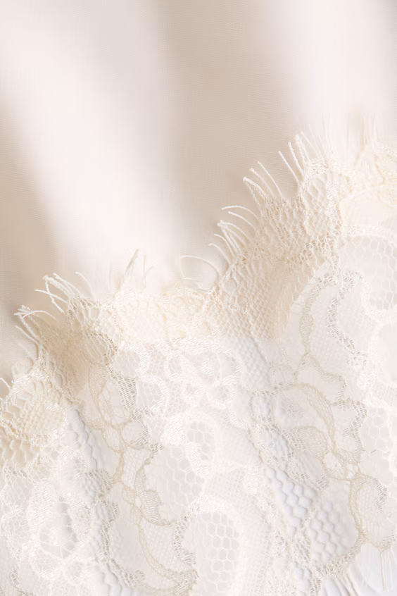 Большой треугольный платок с кружевом