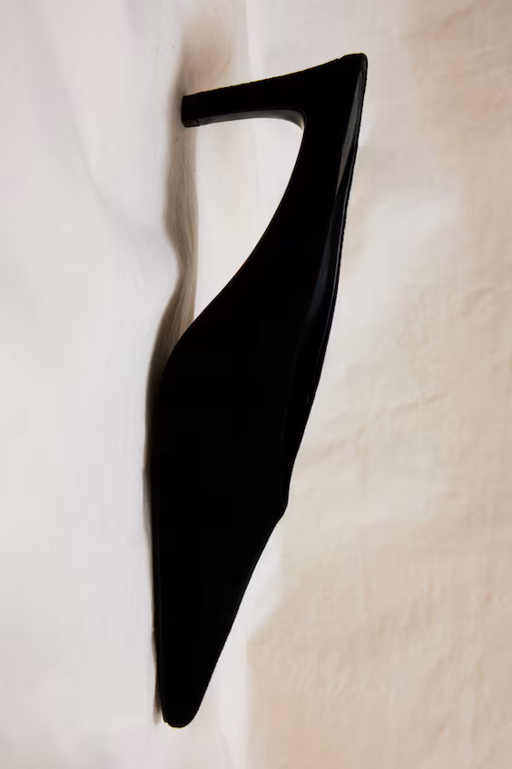 Туфли на заостренном носке из замши