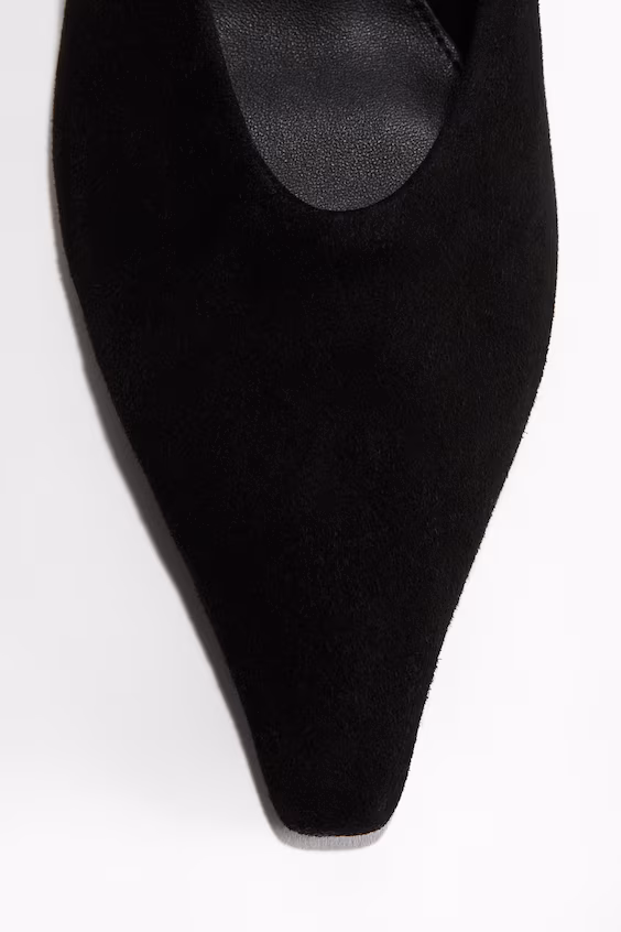 Туфли на заостренном носке из замши