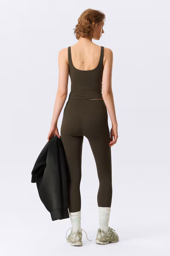 Облегающий укороченный спортивный топ