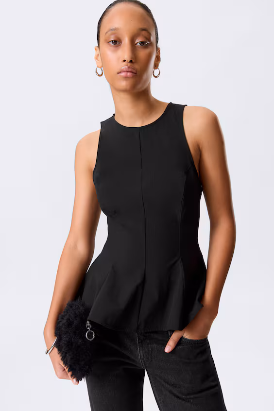 Облегающий плиссированный топ из нейлона с баской