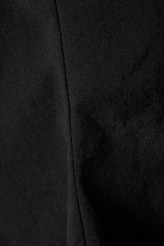 Облегающий плиссированный топ из нейлона с баской