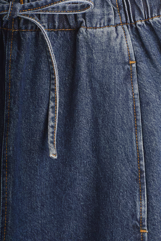 Джинсы с завязкой и баррельной посадкой