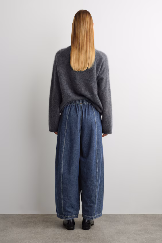 Джинсы с завязкой и баррельной посадкой