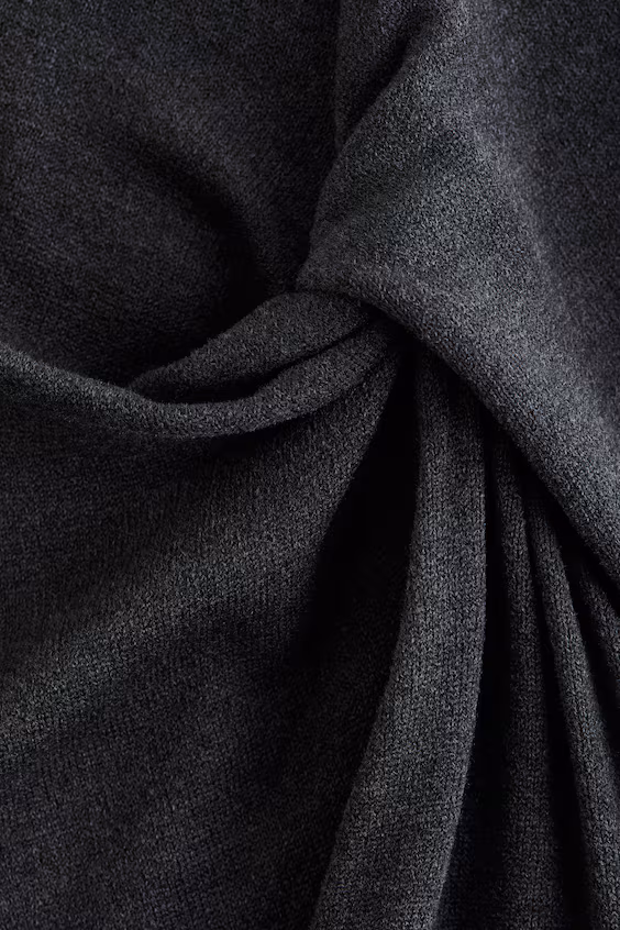 Топ без рукавов с завязкой на талии