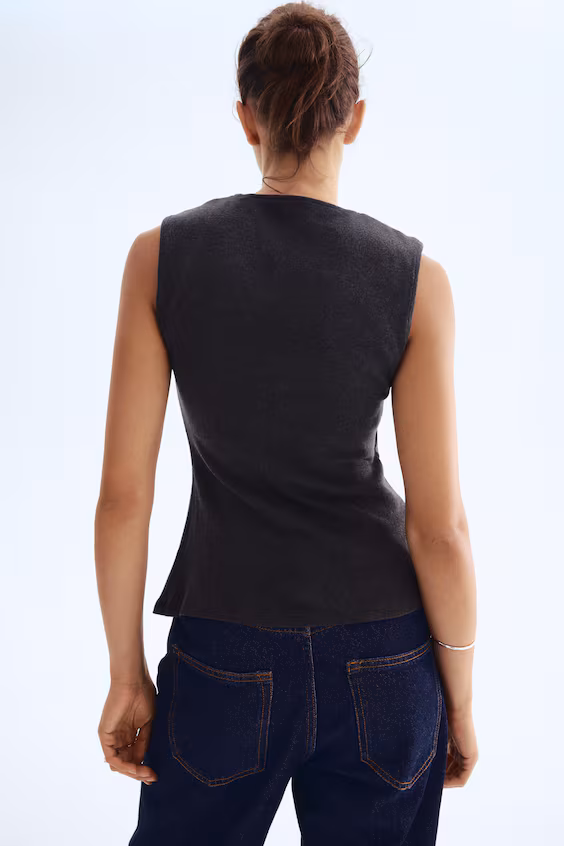 Топ без рукавов с завязкой на талии