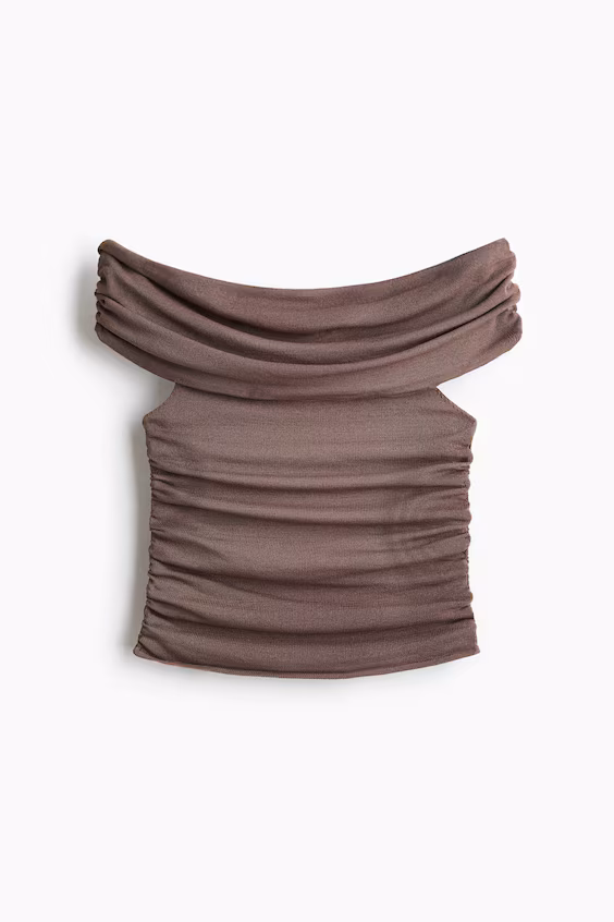 Топ с драпировкой на открытых плечах