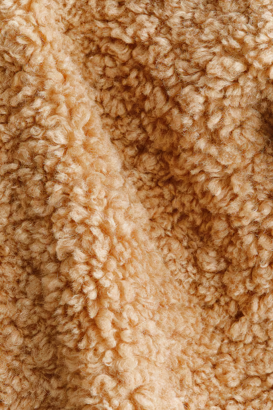 Короткое пальто из искусственного меха