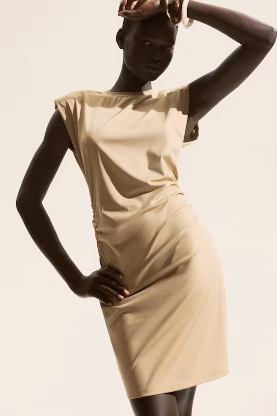 Платье из интерлока с наплечниками