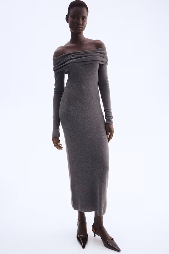 Платье с открытыми плечами