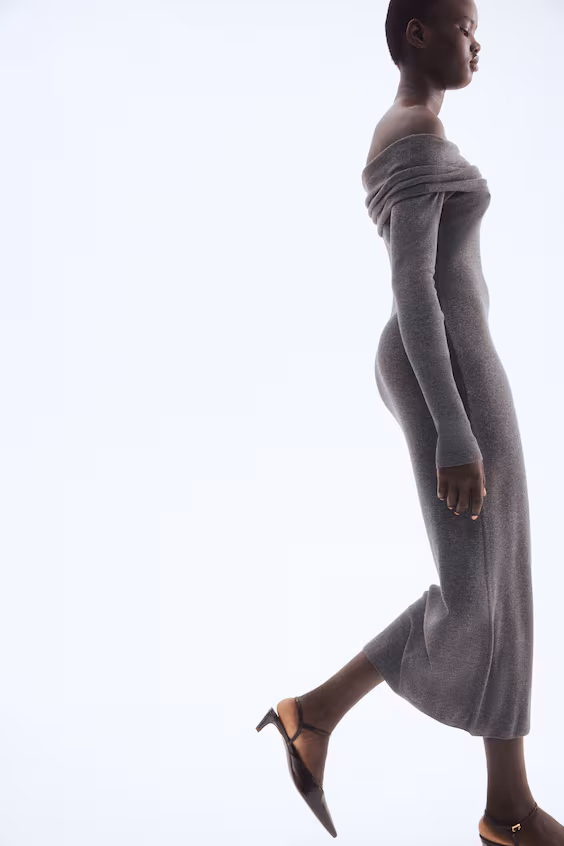 Платье с открытыми плечами