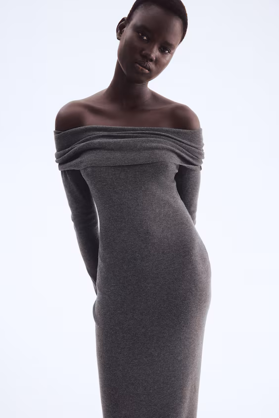 Платье с открытыми плечами